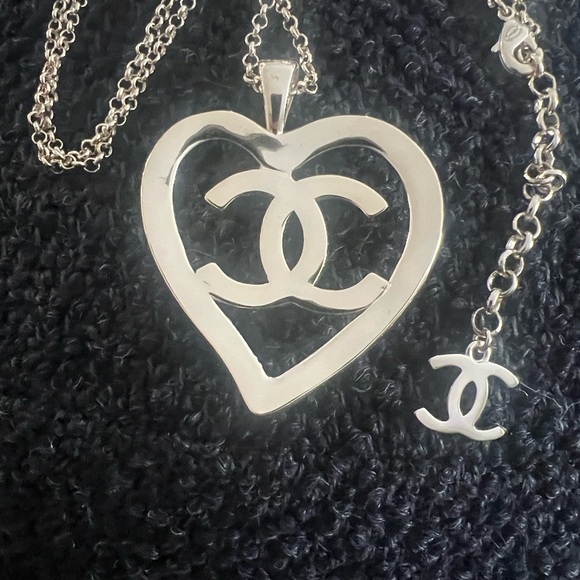 Gold Heart Pendant Necklace - Picture 5 of 9